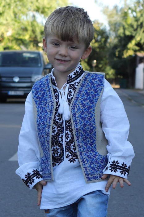 Vesta traditionala copii culoarea bej broderie romburi regale albastre [4]