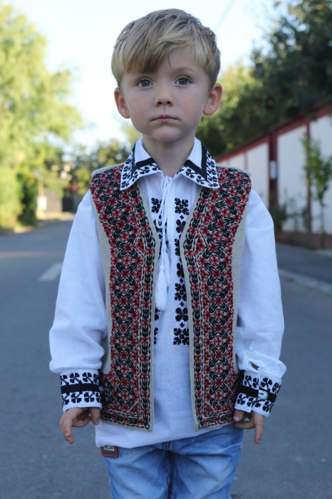 Vesta traditionala copii culoarea bej broderie romburi regale rosii [2]