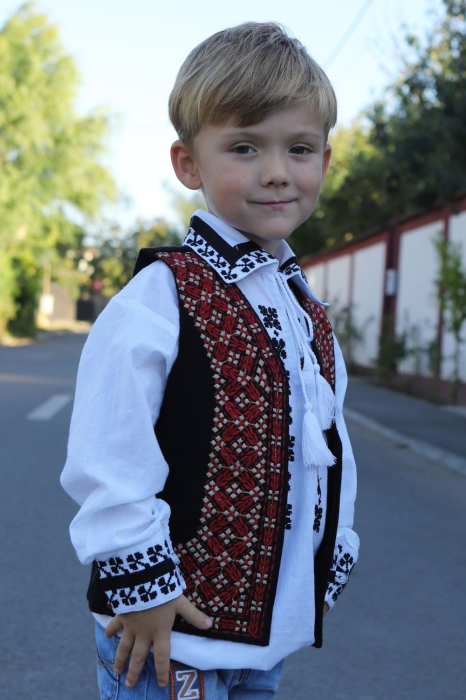 Vesta traditionala copii broderie romburi regale rosii [3]