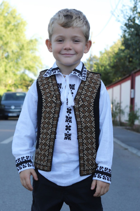 Vesta traditionala copii broderie romburi regale maro [4]