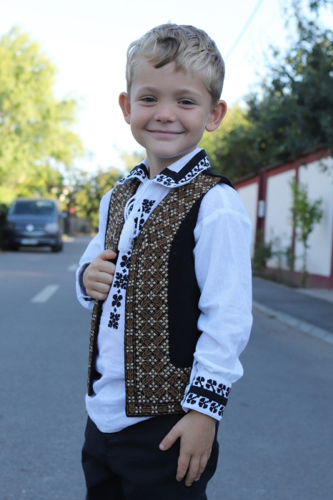 Vesta traditionala copii broderie romburi regale maro [2]