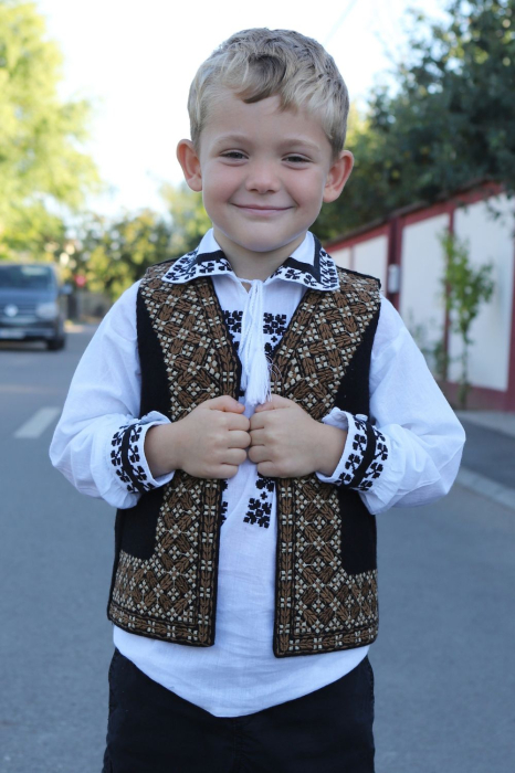 Vesta traditionala copii broderie romburi regale maro [3]