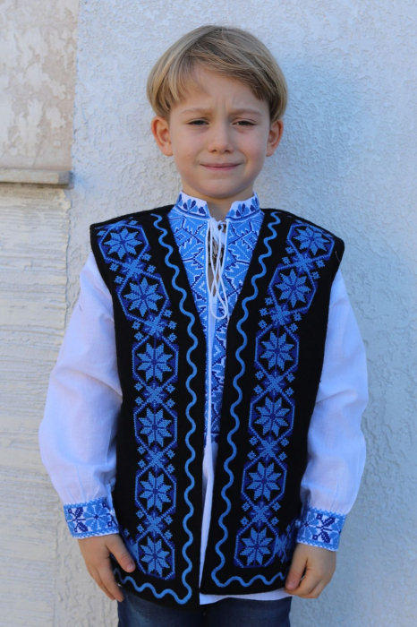 Vesta traditionala copii Matei broderie albastra [4]