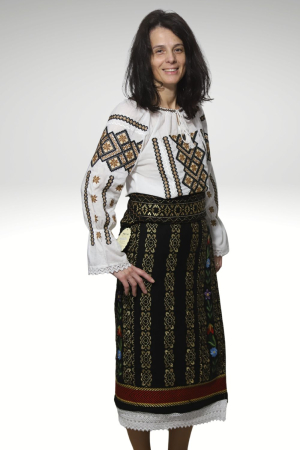 fote si catrinte - Catrinta cu broderie aurie si flori