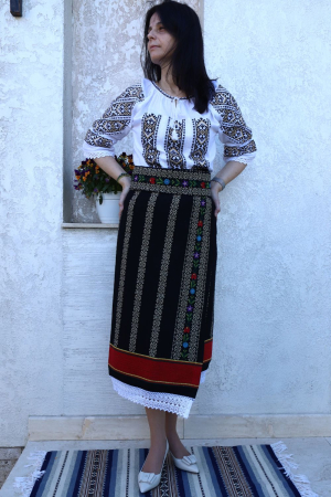 Dama - Catrinta cu broderie bej si flori