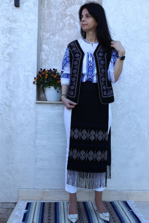 Dama - Compleu damă tradițional bradut broderie albastra si bej