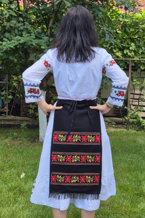 Fotă damă tradițională broderie flori de toamna rosu [1]