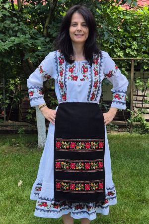 Fotă damă tradițională broderie flori de toamna rosu Dama - Fotă damă tradițională broderie flori de toamna rosu