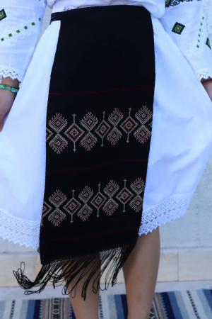 Fotă traditionala copii bradut broderie grena si bej [2]