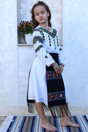 Fotă traditionala copii flori de campie [3]