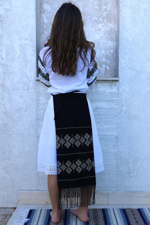 Fotă traditionala copii bradut broderie albastra si bej [1]