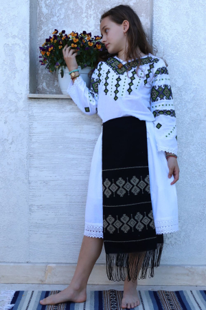 fote si catrinte - Fotă traditionala copii bradut broderie albastra si bej