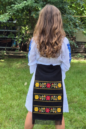 Fotă traditionala copii flori de toamna [1]
