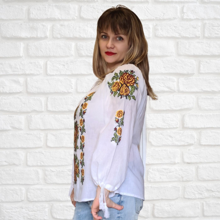 Ie damă Hristina broderie galben [1]