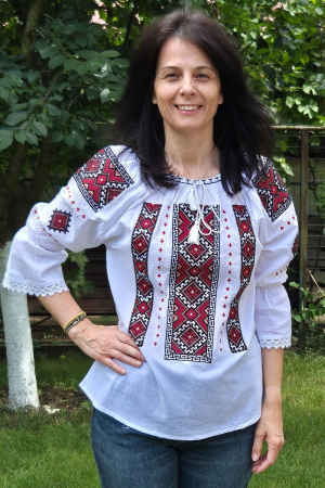 Ie damă Paraschevi broderie rosie Dama - Ie damă Paraschevi broderie rosie