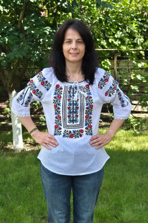 Ie damă Chiriachi broderie rosie si albastra [1]