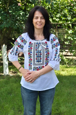 Ie damă Chiriachi broderie rosie si albastra Dama - Ie damă Chiriachi broderie rosie si albastra