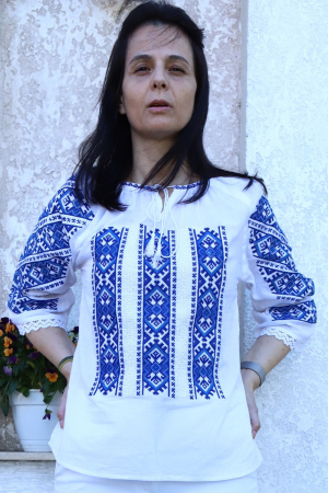 Dama - Ie damă Filotimia broderie albastra