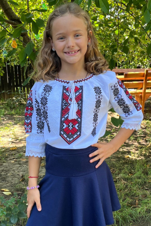 Ie fete Leonida broderie rosie [1]