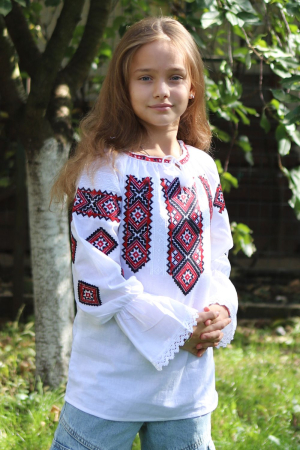 Ie fete Erotida broderie rosie [2]