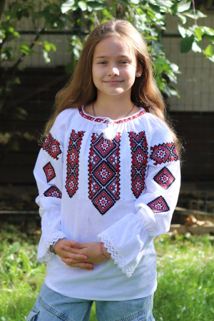 Ie fete Erotida broderie rosie [1]