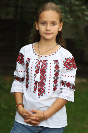 Ie fete Miki broderie rosie [1]