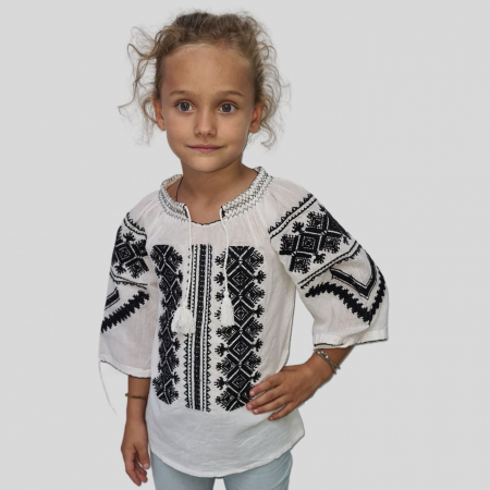Ie fete Lavinia broderie  neagra [1]