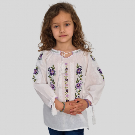 Ie fete Irina broderie mov [1]