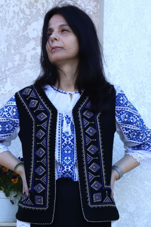 veste - Vestă damă bradut broderie albastra