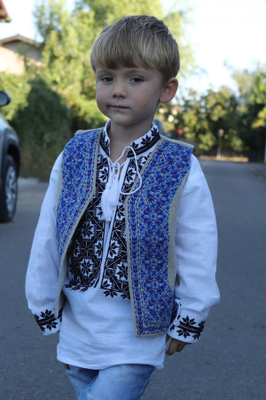 Copii - Vesta traditionala copii culoarea bej broderie romburi regale albastre