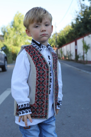 Copii - Vesta traditionala copii culoarea bej broderie romburi regale rosii