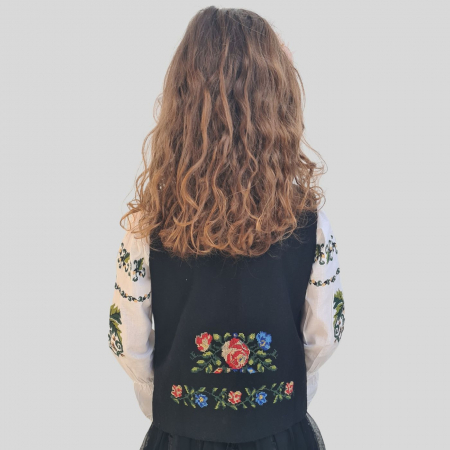 Vesta traditionala copii broderie trandafiri multicolori [3]