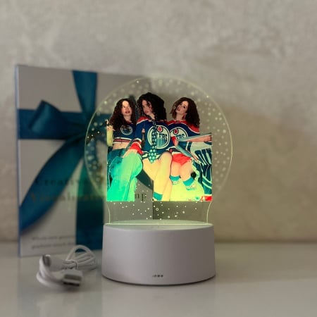 In dar de Martisor - Lampa de veghe LED, personalizata The Kalogeras sisters