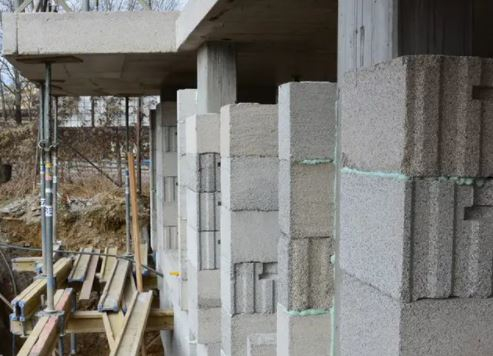 Caramizi din polistiren si beton [10]