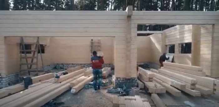 Case din grinzi lamelare prevazute cu nut si feder si sistem de imbinare la capete [28]