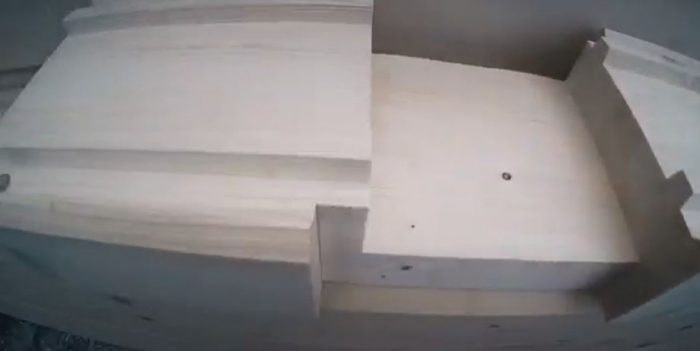 Case din grinzi lamelare prevazute cu nut si feder si sistem de imbinare la capete [30]