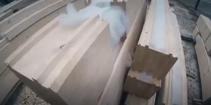 Case din grinzi lamelare prevazute cu nut si feder si sistem de imbinare la capete [31]
