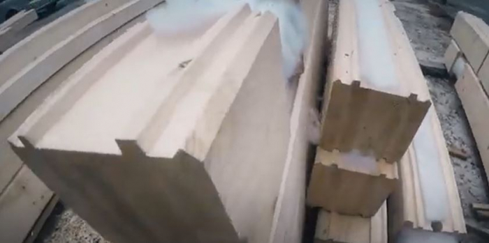 Case din grinzi lamelare prevazute cu nut si feder si sistem de imbinare la capete [39]