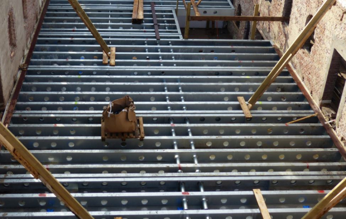 Metal beam ceilings, permanent metal formwork and concrete [2]