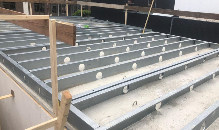 Metal beam ceilings, permanent metal formwork and concrete [3]