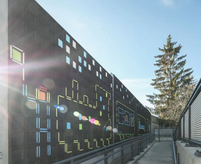 Modular sound insulation fences [17]