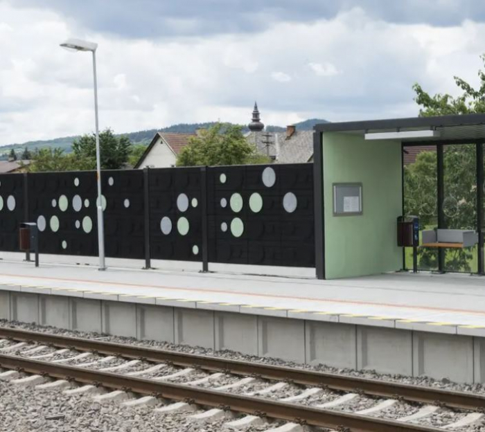 Rubber mattresses for soundproofing fences and structures infrastructure [2]