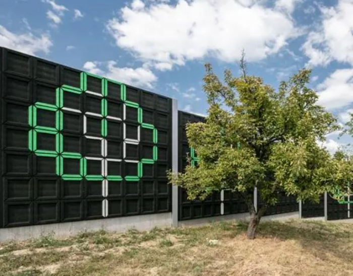 Modular sound insulation fences [9]