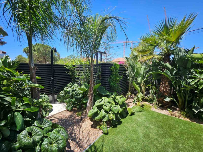 Garduri tip  panou sandvis perforat pentru izolatie fonica [6]