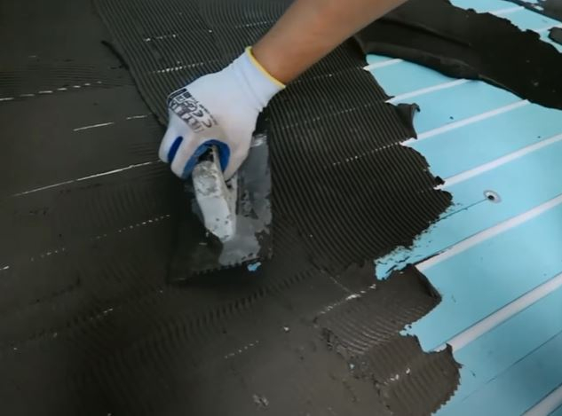 Incalzire si racire in pardoseala cu agent termic fara sapa [8]