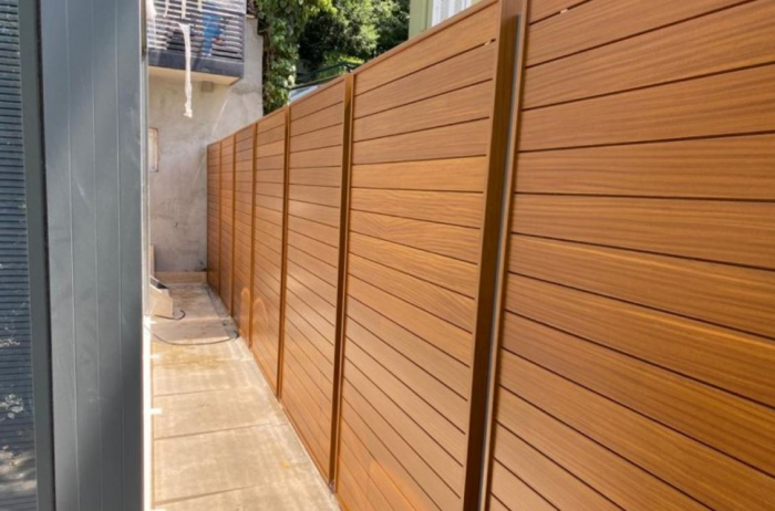 Universal cladding with wood-look aluminum profiles [17]