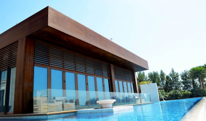 Universal cladding with wood-look aluminum profiles [12]