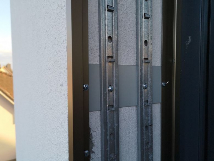 Placari universale cu rigle de aluminiu cu aspect de lemn [31]
