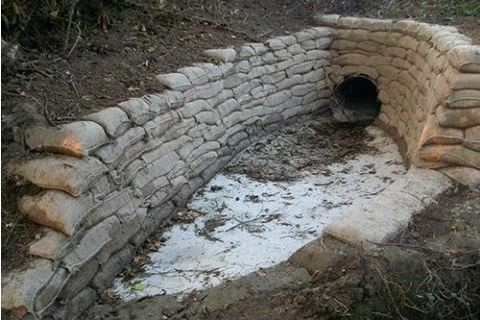 Pre-filled concrete bags for load-bearing walls [10]