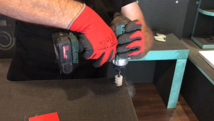 Placi structurale din polistiren extrudat placate cu plasa de fibra de sticla si ciment [66]